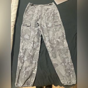 Kith Women’s Jaden High Rise Camouflage 
Cargo Pants, Midnight Cookie, XS